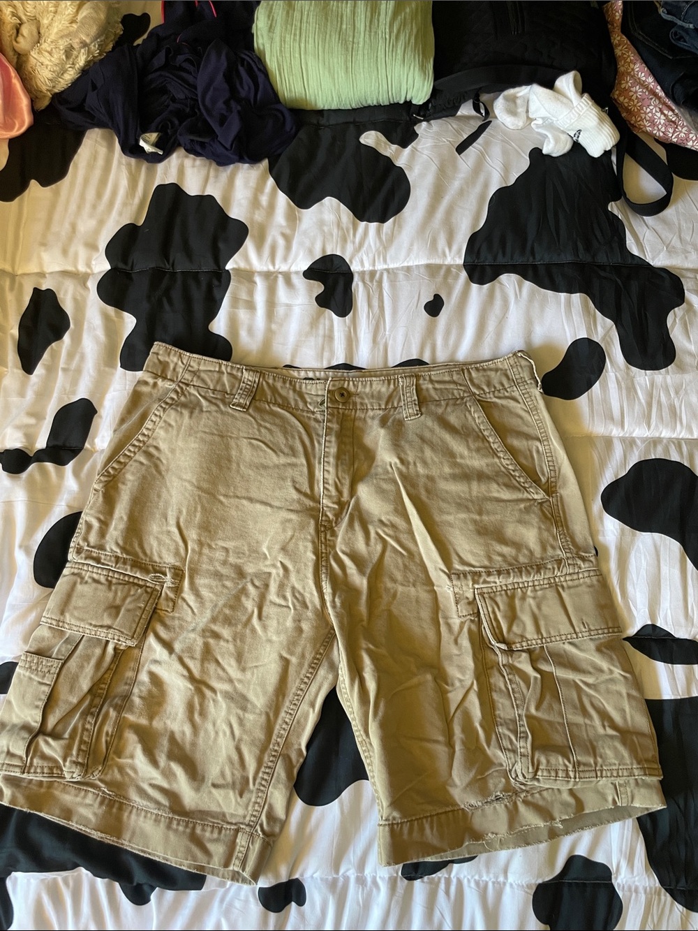 Old Navy Men's Tan Cargo Shorts - Classic Utility Style
